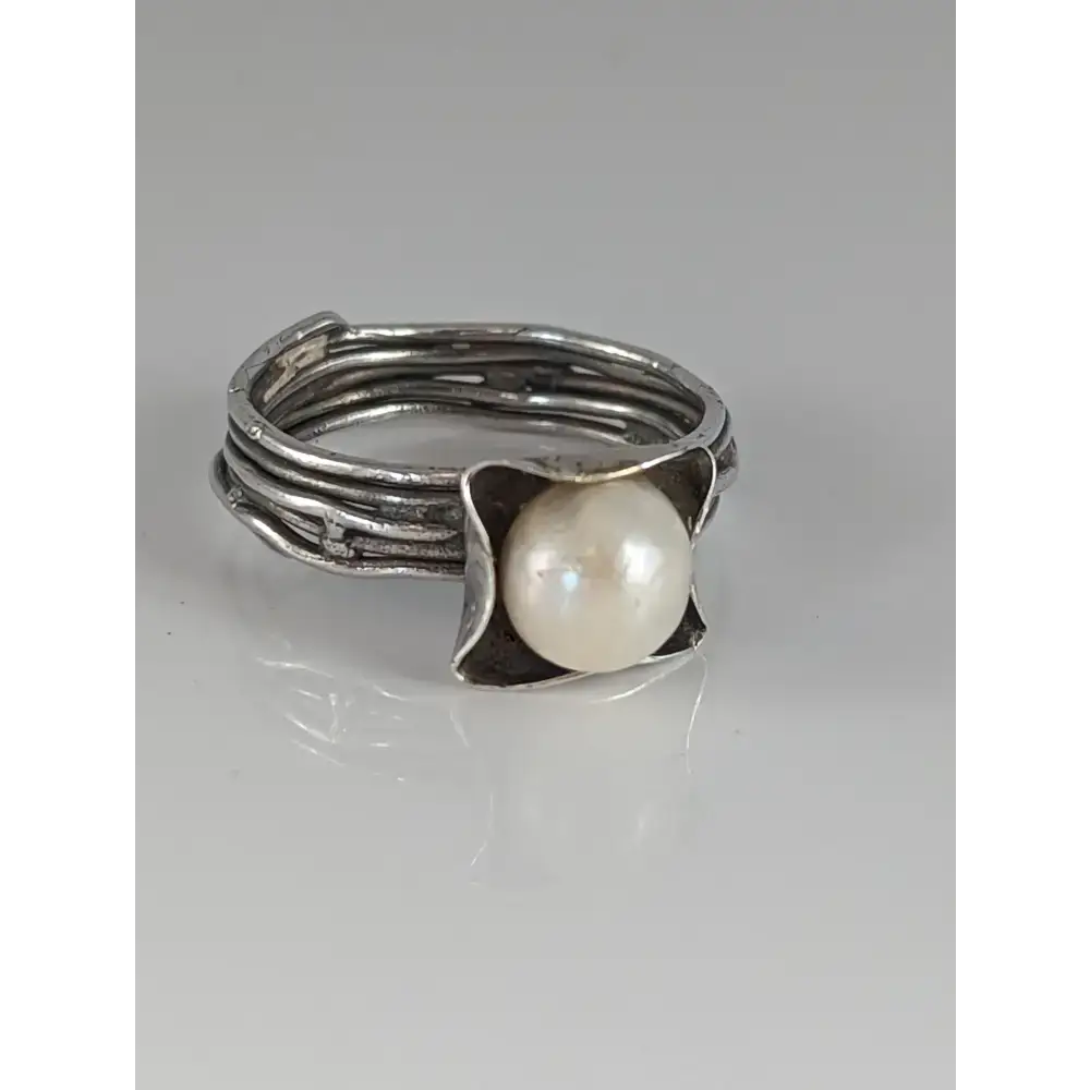 Silver Steed Wired Ring with Pearl Q Rings