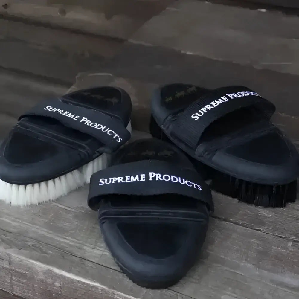 Black supreme products pro groom curry comb horse brushes with white and black bristles for effective grooming