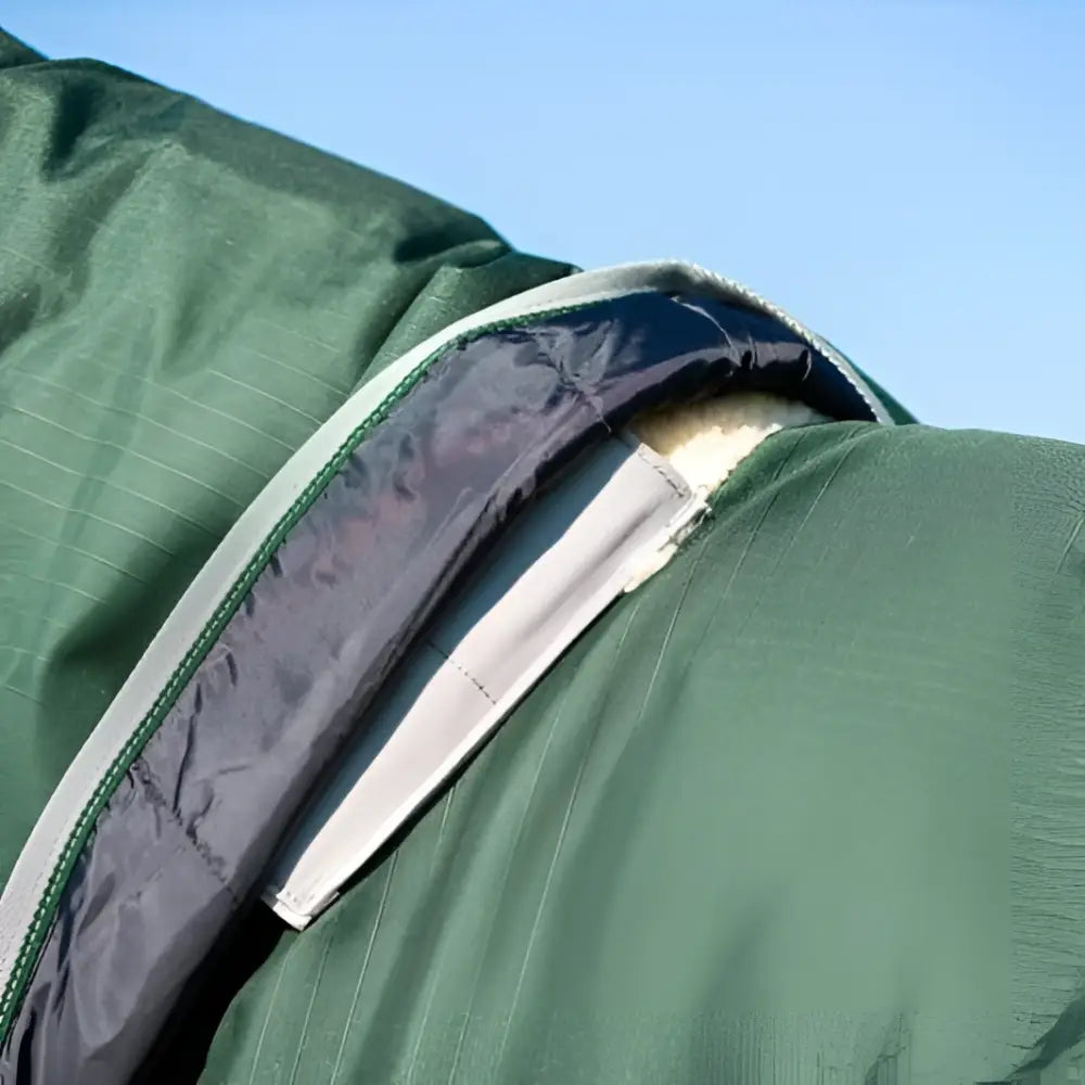 Hunter green swish 300g detachable neck turnout rug with quilted outer, dark gray inner lining, and fleece trim