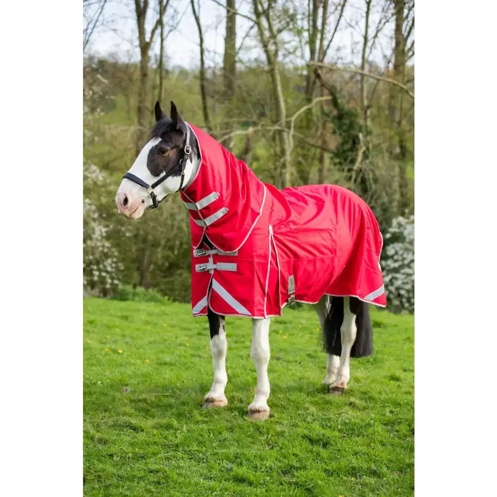 Red wide fit 200g neck turnout rug with detachable neck waterproof material and reflective silver stripes