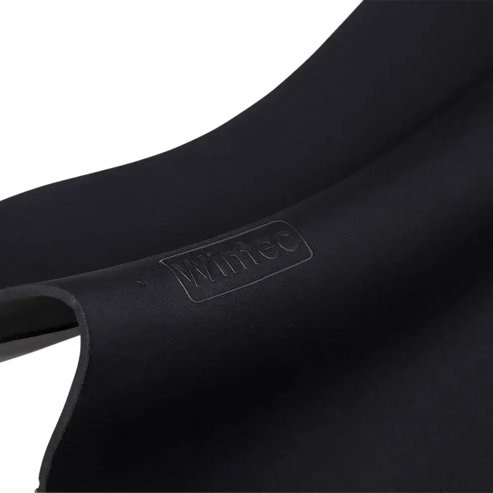 Black rubberized handle with embossed wintec logo on wintec riser comfort pad jump saddle for added grip and comfort