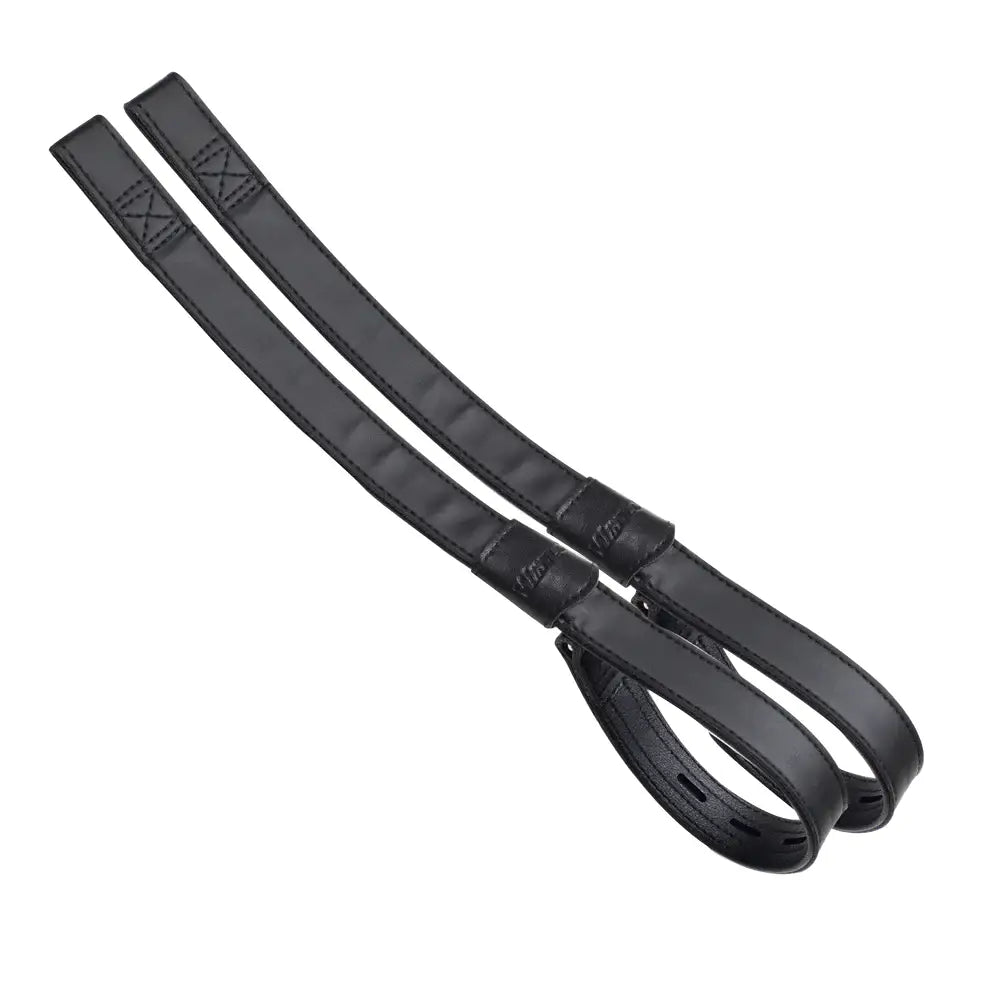 Black leather wintec webbers horse reins with stitched detailing and sleek durable design for riding use