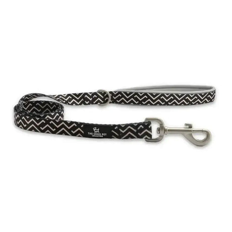 Black and white zig zag ancol soho pet lead with silver metal hardware for stylish modern zig zag walks