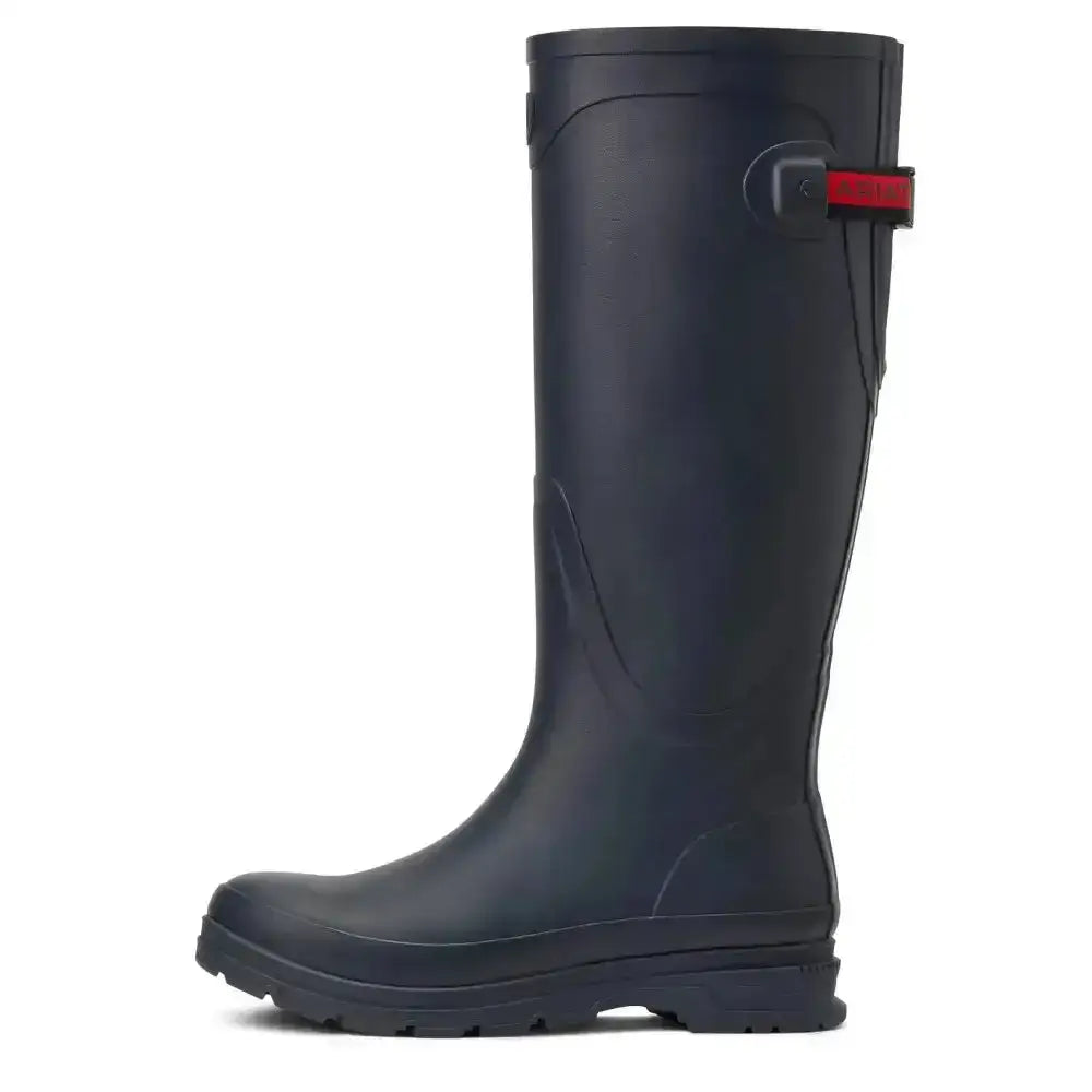 Dark navy ariat kelmarsh rubber wellington boot with red accent strap and black buckle, smartly designed ariat footwear