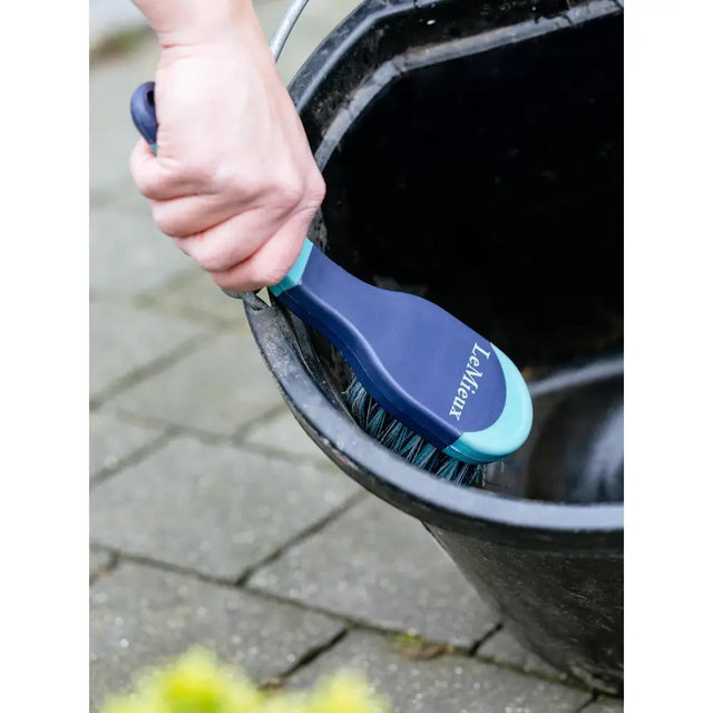 Lehren bucket brush dusk blue with navy and teal handle and dense bristles for effective horse grooming