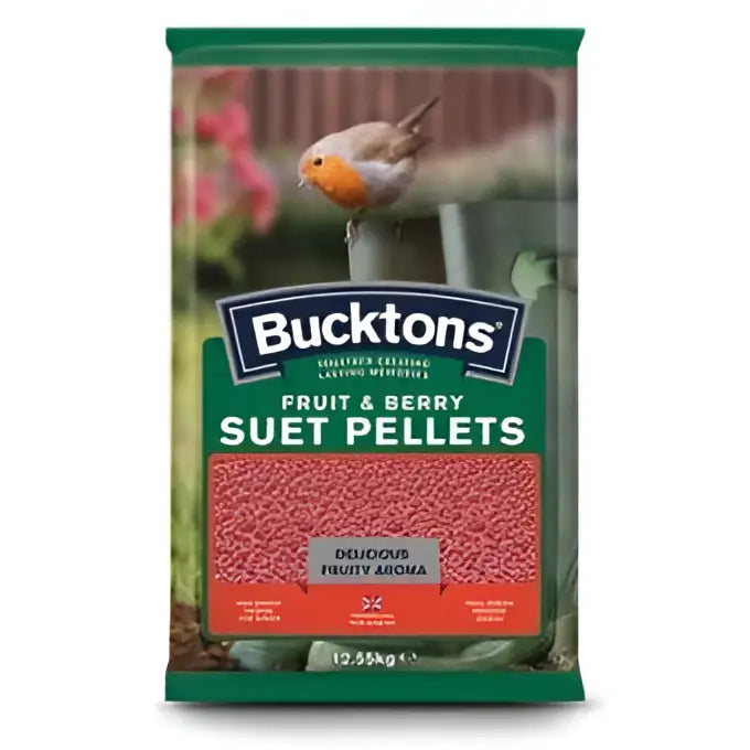 Bucktons fruit and berry suet pellets in green and red pack with bird illustration ideal for horses and equestrian use