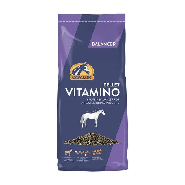 Purple and navy blue bag of cavalor vitamino 20 kg horse feed pellets for equestrian horses