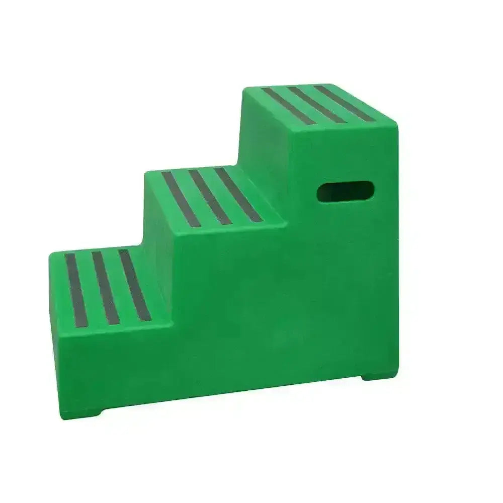 Green plastic classic showjumps premium 3 step mounting block with abrasive anti-slip strips for large livery yards