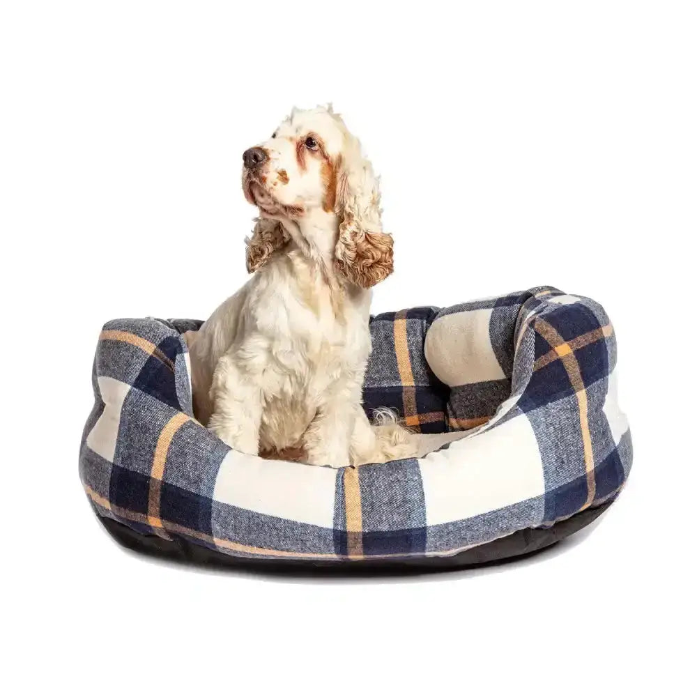 Cozy danish design bowmore deluxe slumber bed navy with a soft wool-blend plaid fabric in cream tan and navy colors