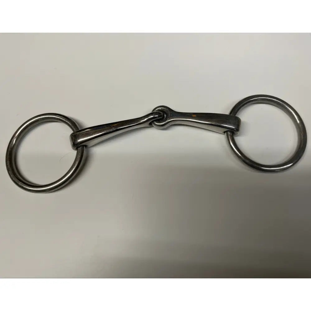 Feeling loose ring snaffle single jointed shiny silver metal horsebit with slim mouthpiece and circular rings