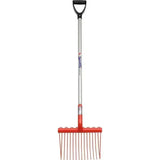Red and silver lightweight fynalite super lite shavings fork with black d-handle featuring the gardena brand name on shaft