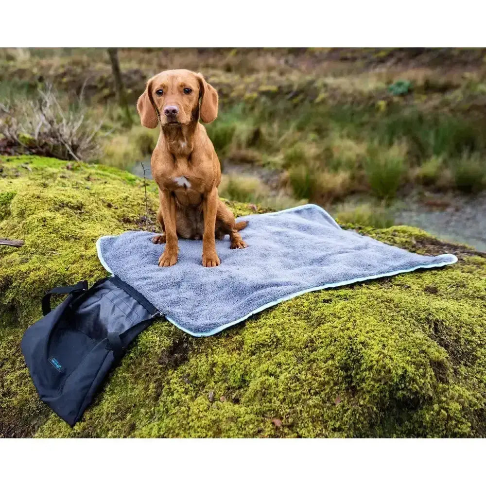 Blue textured towel with light blue trim and soft plush surface on the henry wag easy-roll travel bed