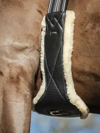 LeMieux Arika Simuwool Contoured Long Girth Black 105cm Black Girths