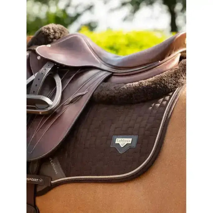Brown leather saddle with lemieux puissance suede close quilted black pad showing close contact square style