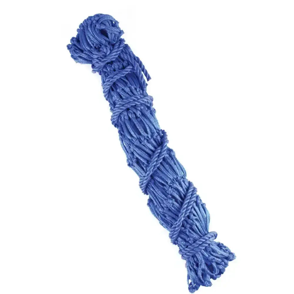 Blue braided rope tightly coiled with knots on the lincoln small holed mesh hay net for secure use