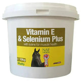 White plastic bucket of naf vitamin e and selenium plus with a black horse silhouette supports muscle function in performance horse