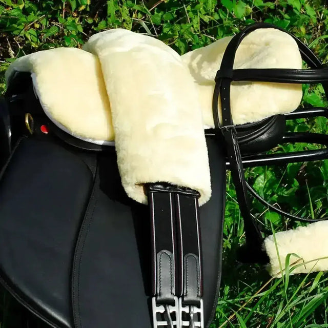 Black leather rhinegold luxe girth with cream sheepskin fur pile girth sleeve for extra comfort