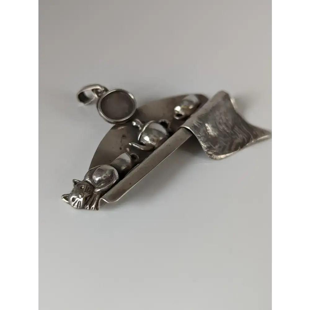 Silver Steed A Cat's Shelf Silver Pendant Pendant