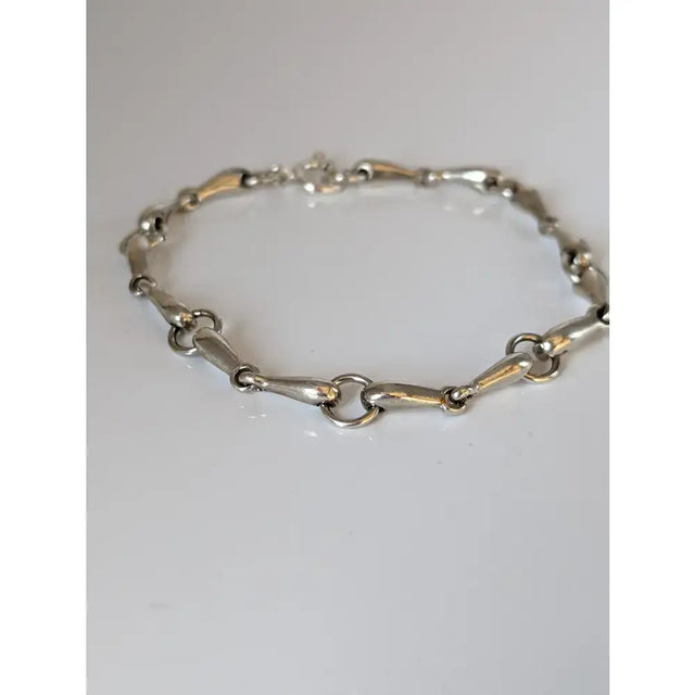 Silver steed snaffles bracelet with polished silver links and a secure clasp for a delicate silver look
