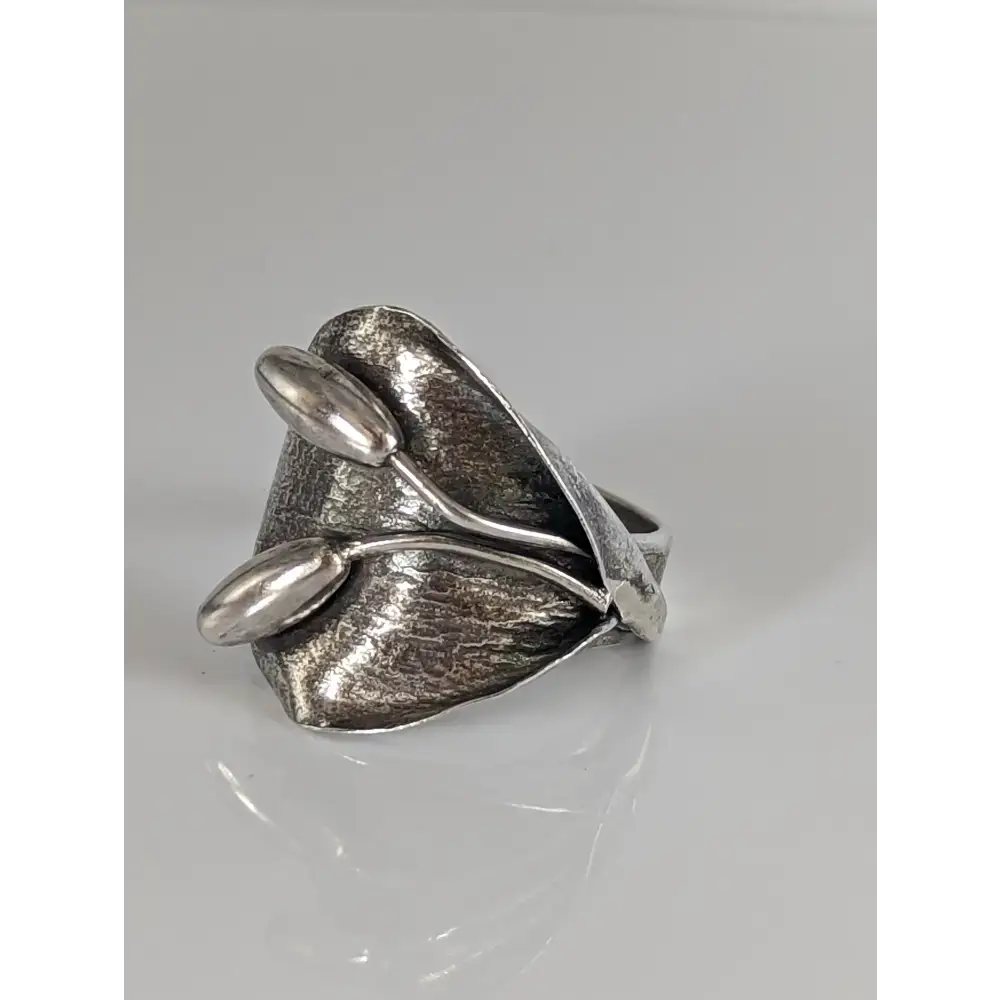 Silver Steed Big Leaf with Ornament Silver Ring Large Long Buds Rings