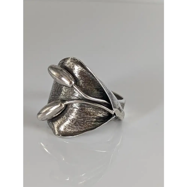 Silver Steed Big Leaf with Ornament Silver Ring Large Long Buds Rings