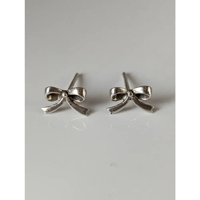 Silver steed bow stud earrings with a polished metallic finish in silver perfect for everyday wear