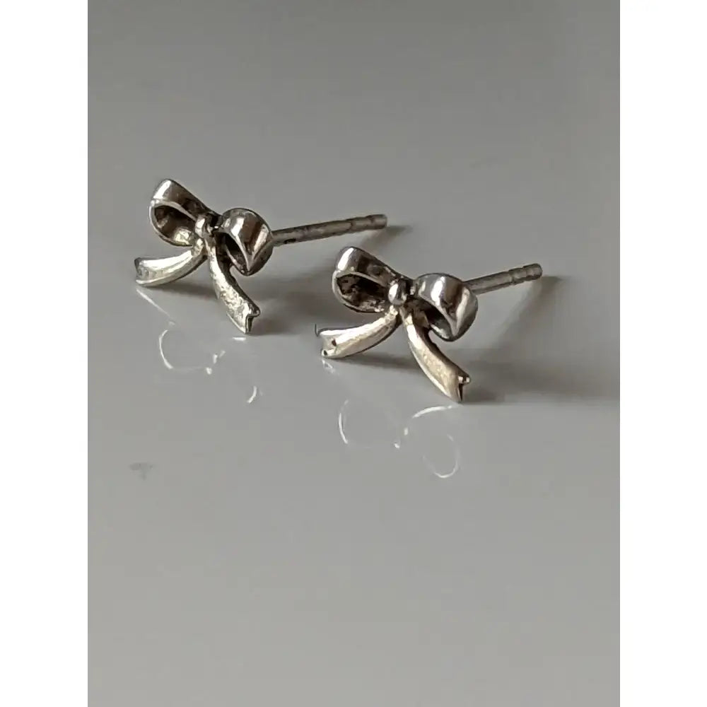 Silver steed bow stud earrings made of polished silver with a shiny metallic finish perfect for everyday wear