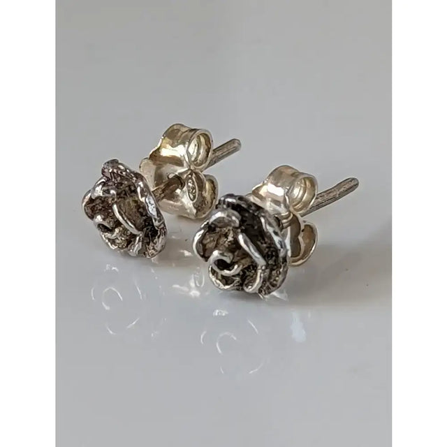 Silver steed carnation stud earrings with intricate textured petals and polished silver rose design