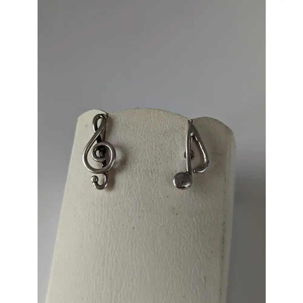 Silver steed celf and note stud earrings in silver featuring treble clef and eighth note musical designs