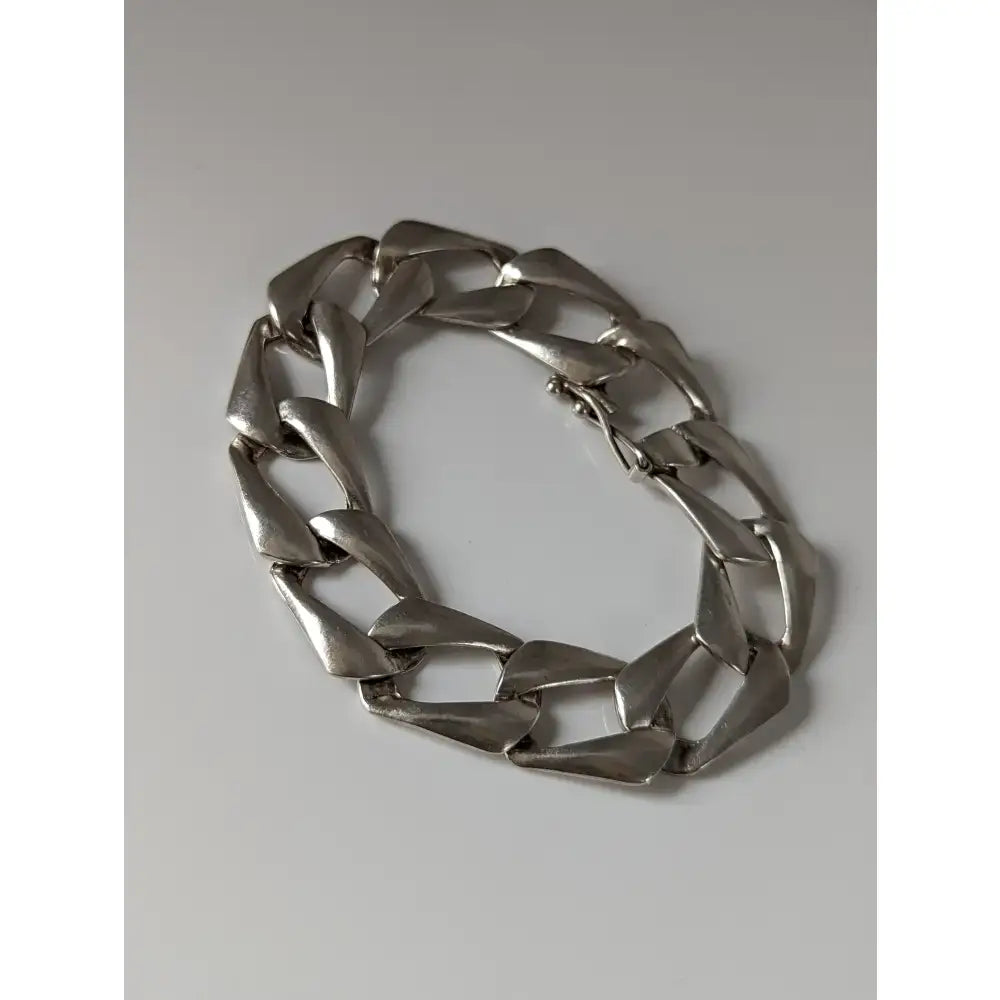 Silver steed chain link silver bracelet chunky curb-link design in silver-toned metal perfect equestrian jewelry piece