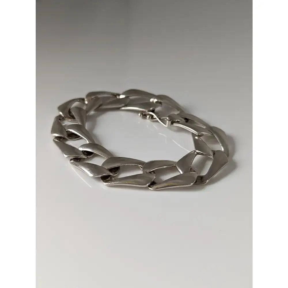 Silver steed chain chunky link silver bracelet with polished metallic finish perfect for equestrian jewelry fans