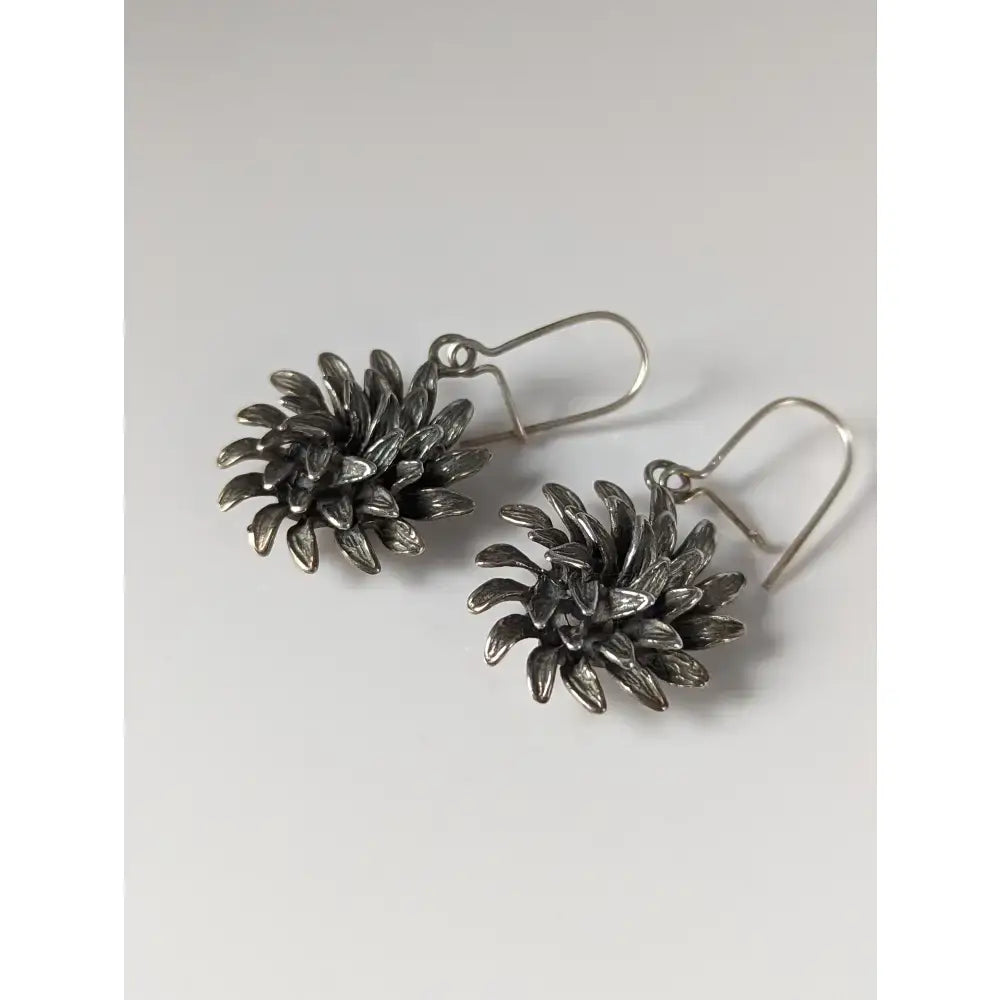 Silver steed chrysanthemum dropped earrings handmade silver daisy shaped with intricate layered petals and hook clasps