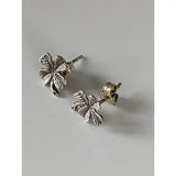 Silver steed clover stud earrings with detailed leaf veins and a polished silver metallic finish