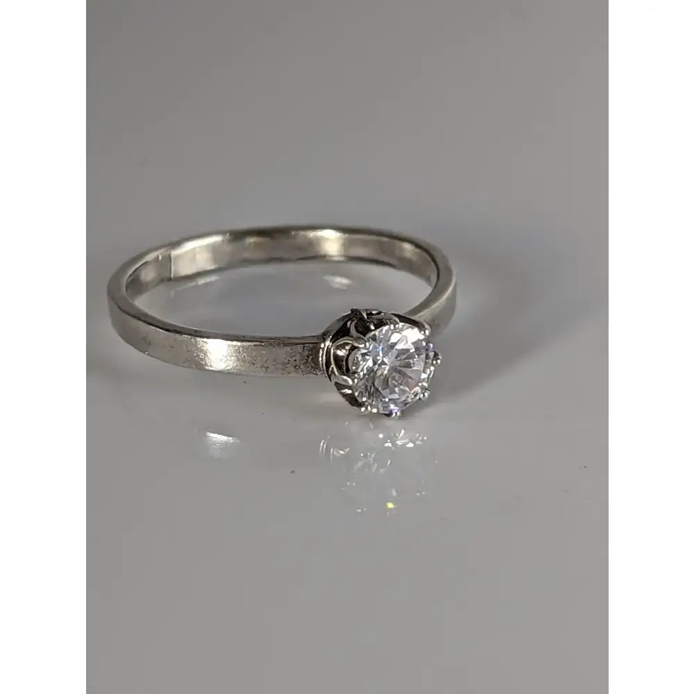 Silver steed delicate silver solitaire zirconia ring with round-cut diamond in ornate claw-style prong setting