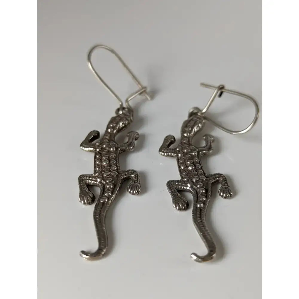 Silver steed detailed lizard silver dropped earrings with textured scales and hook clasps in silver metal