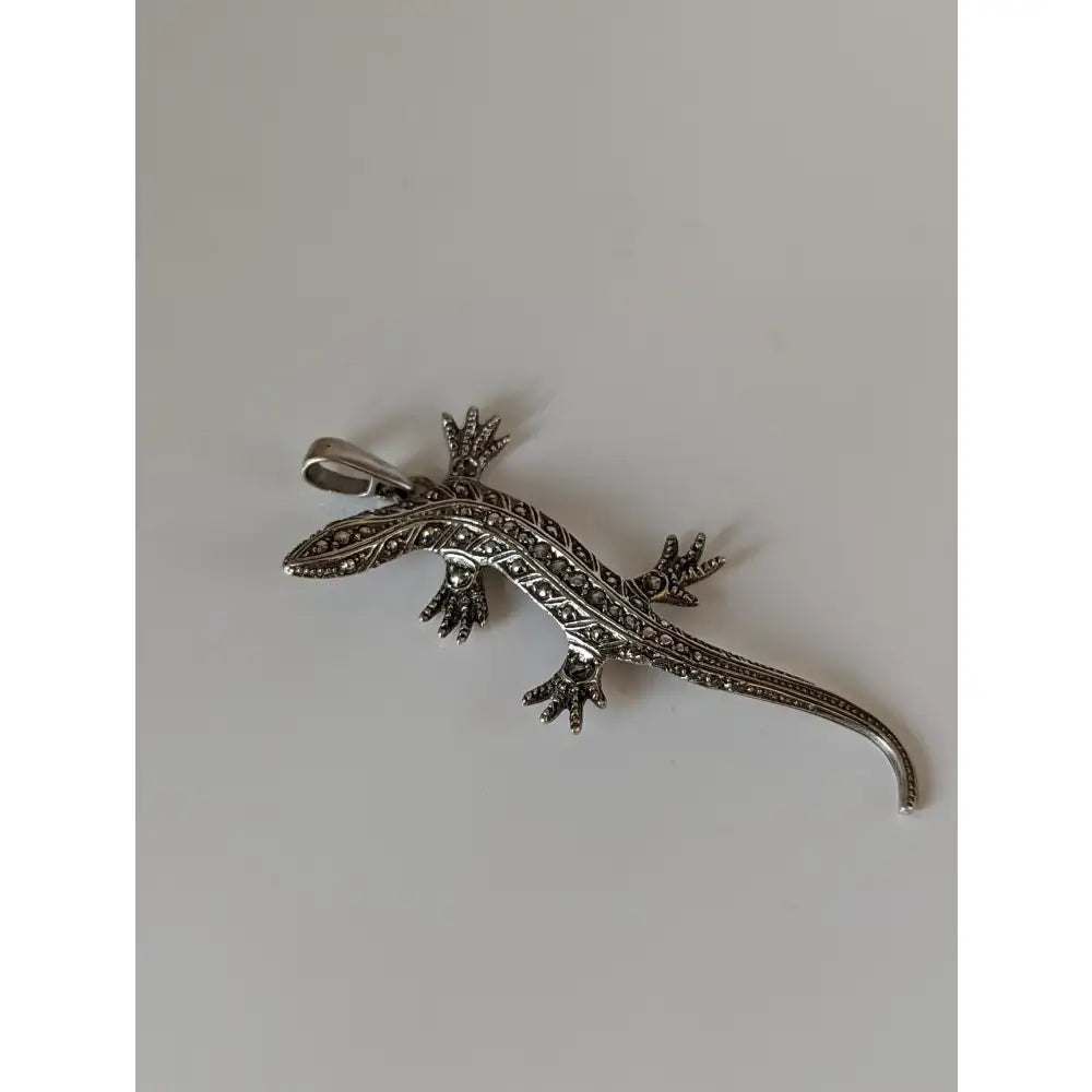 Silver steed detailed lizard silver pendant with intricate marcasite detailing perfect for equestrian jewelry lovers