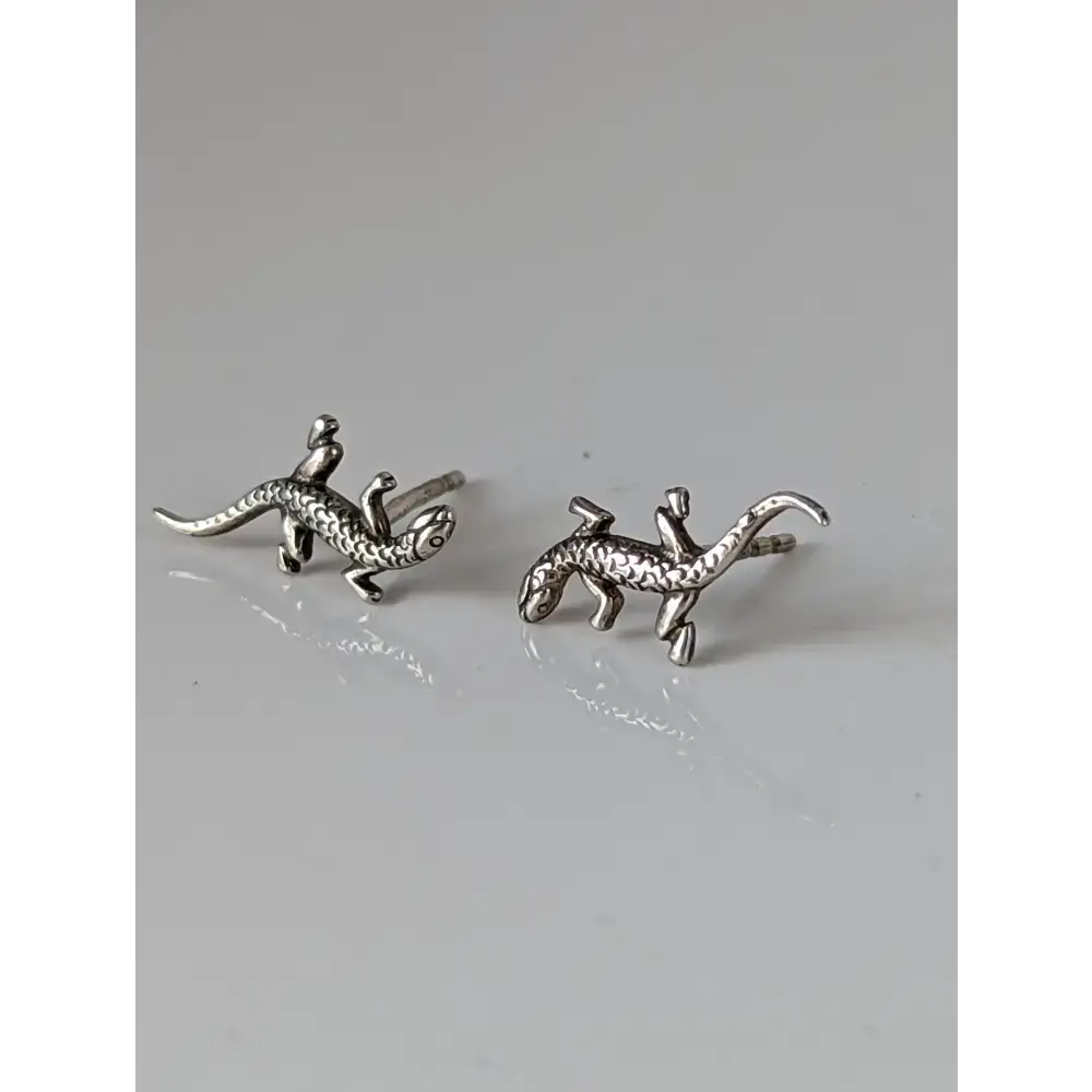 Silver Steed Detailed Lizard Stud Earrings Earrings