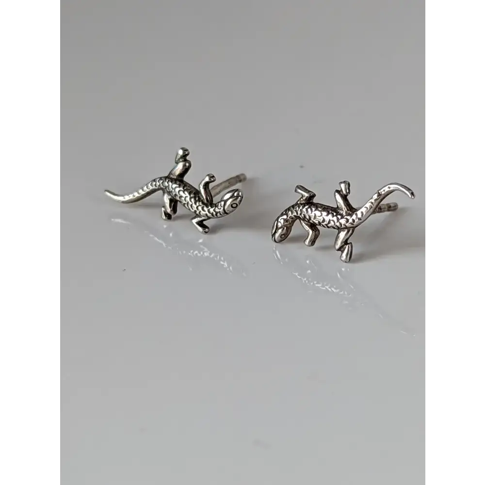Silver Steed Detailed Lizard Stud Earrings Earrings