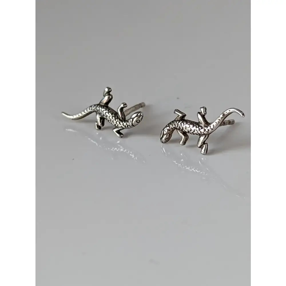Silver steed detailed lizard stud earrings with textured scales and polished silver finish perfect for everyday wear