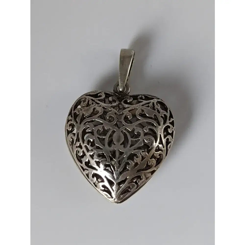Silver steed filigree heart silver pendant handmade silver filigree heart-shaped locket with polished finish