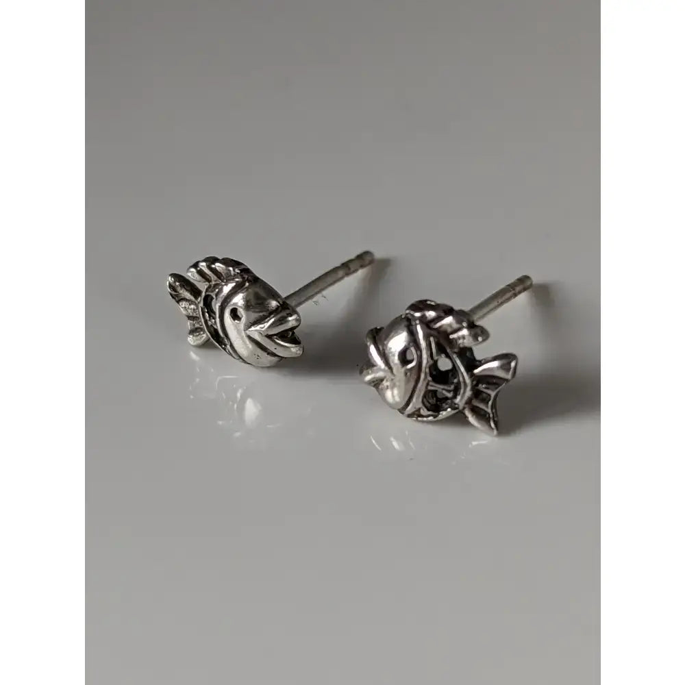 Silver steed fish stud earrings with detailed scales and fins fish stud earrings in silver metal