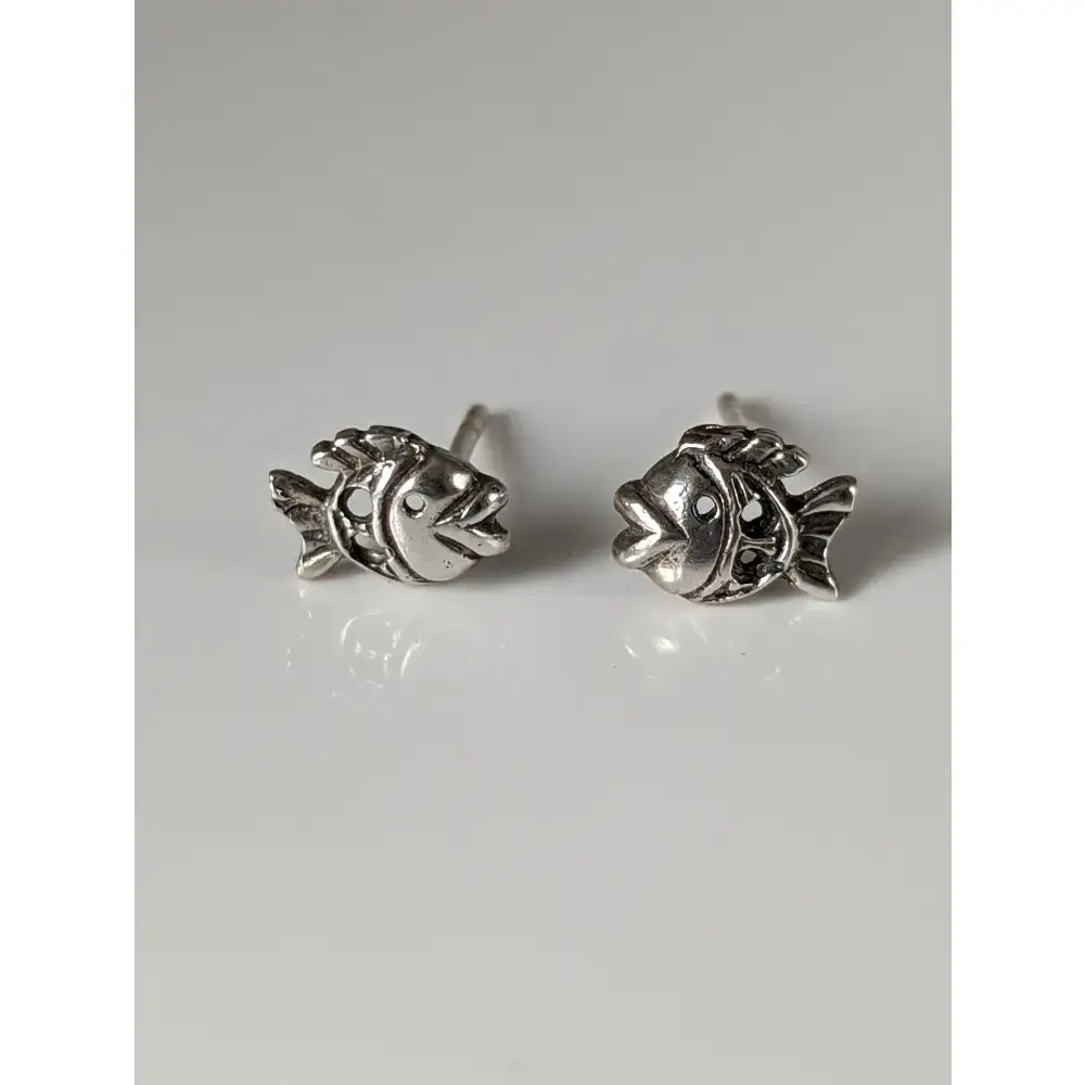 Silver steed fish stud earrings featuring detailed scales and fins in shiny silver fish stud earrings design