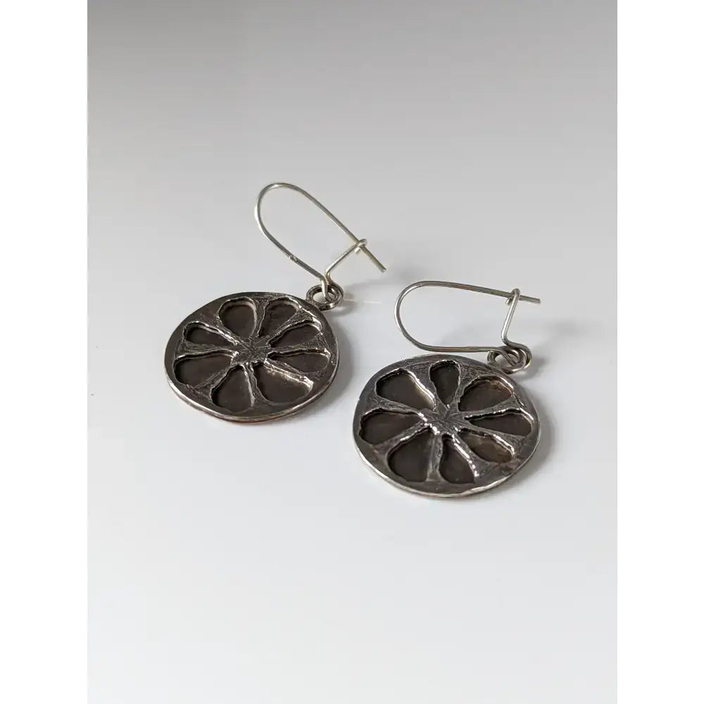 Silver steed flower circle dropped earrings with silver-toned sliced citrus design in textured sterling silver