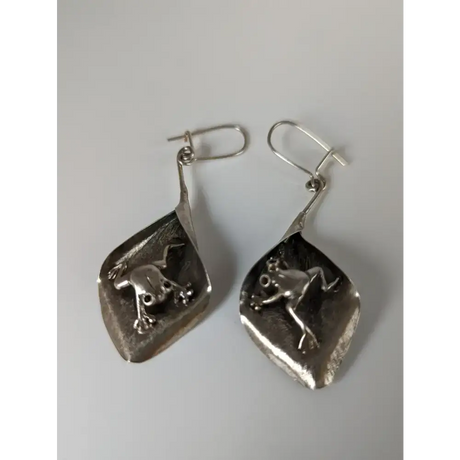 Silver Steed Frog on a Leaf Dangling Earrings Earrings