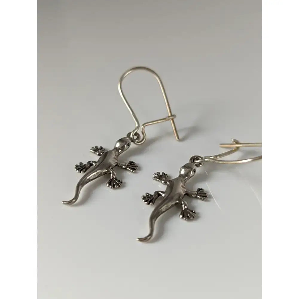 Silver steed gecko dropped earrings in silver metal with unique gecko design featuring detailed claws and tails