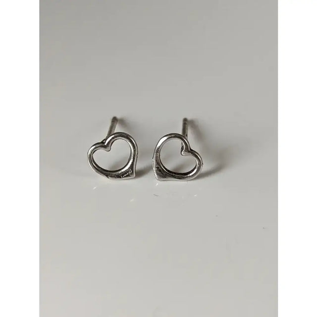 Silver steed heart stud earrings featuring minimalist open-heart design in polished silver for everyday wear