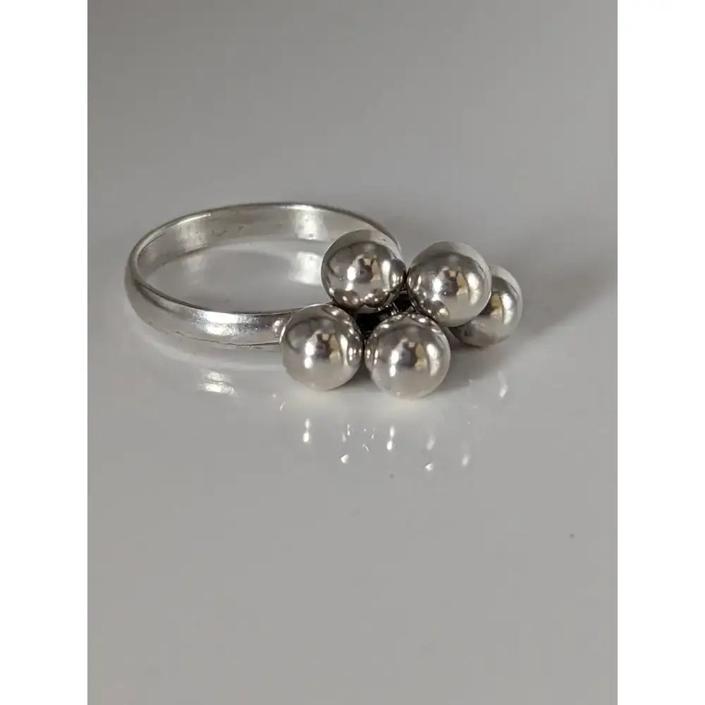 Silver steed jiggly balls silver ring with a cluster of polished spherical beads in shiny silver finish