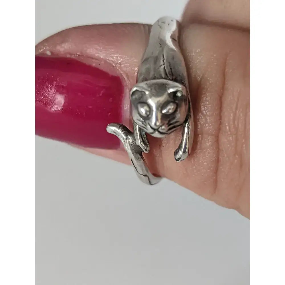 Silver steed jumping cat silver ring featuring a detailed silver cat-shaped wrap with textured fur