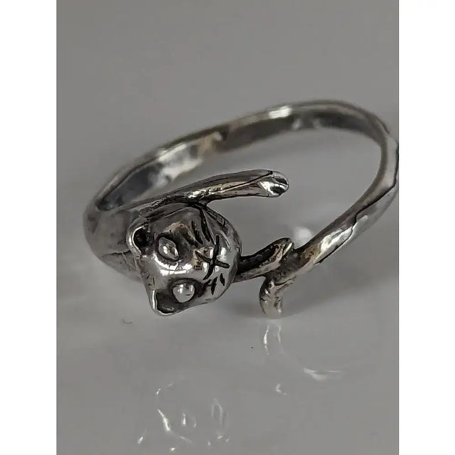 Silver steed jumping cat silver ring with detailed textured silver-toned design and raised eyes and whiskers