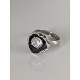 Silver Steed Large Zirconia in a Flower Silver Ring L Rings